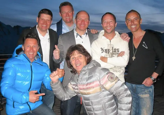 Bild: DJ Bobo und Marc Girardelli spenden 20.000,- EUR für Welternährungsprogramm.