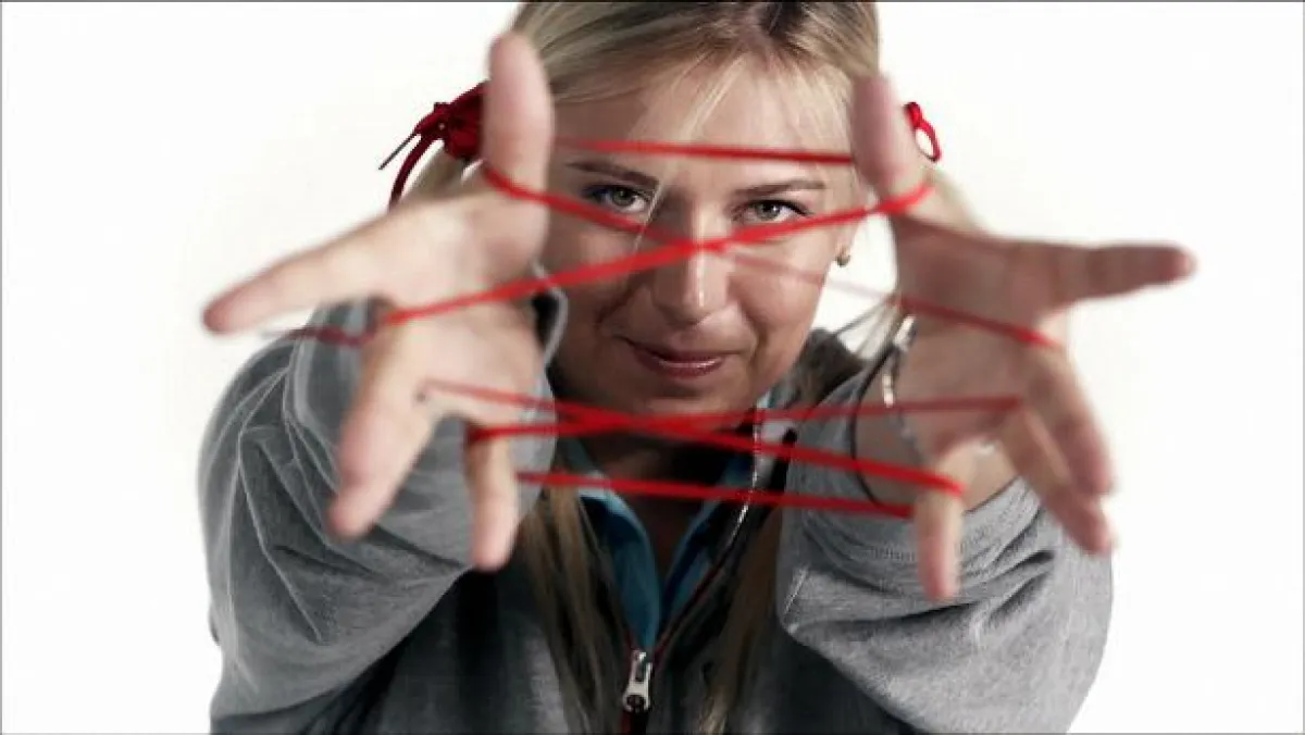 Tennis Superstar Maria Sharapova unterstützt die (RED)-Kampagne im neuen Nike Spot