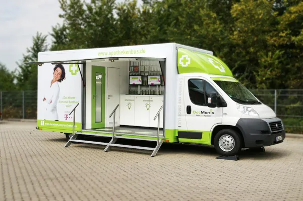 Bild: Die „mobile Apotheke“ im Bus von JUMBOinfomobile