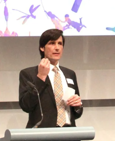 Bild: Olaf Hartmann spricht bei Werbe-Festival in Prag