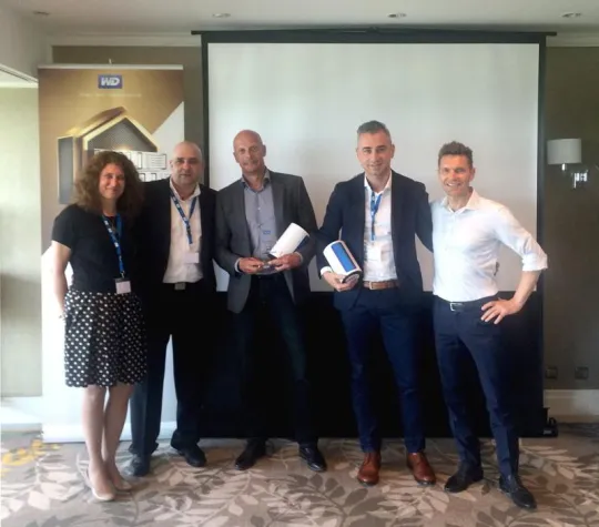 Bild: BAB Distribution mit WD-Award ausgezeichnet