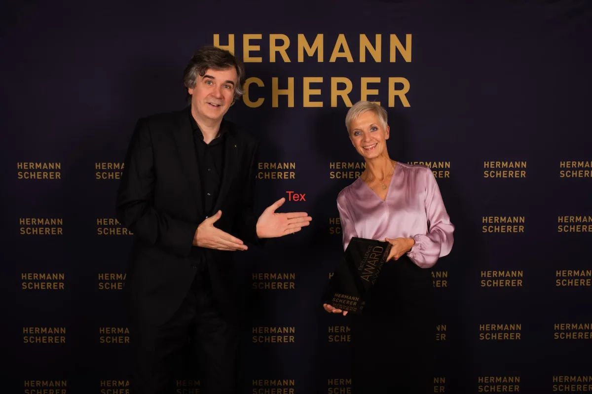 Speaker-Auszeichnung - Rita Graf erhält Excellence Award, überreicht durch Hermann Scherer