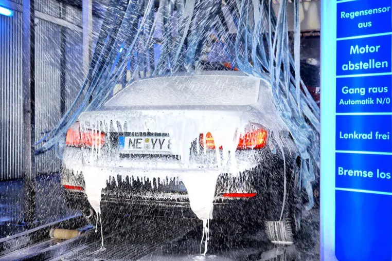 Bild: Hersteller von Poliertüchern ALCLEAR erklärt, warum Autos in Waschstraßen nicht sauber werden