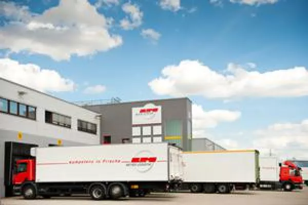 Bild: Energieeffizienz: Mehr Licht mit weniger Strom – QSL rüstet Lichttechnik in Zentrallager um