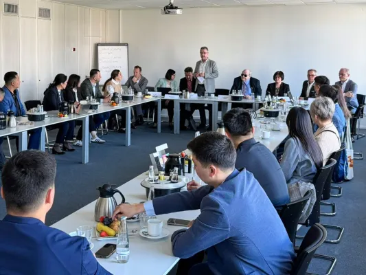 Bild: Starker Auftakt in Berlin: Kirgisische Unternehmer vernetzen sich mit der deutschen Wirtschaft