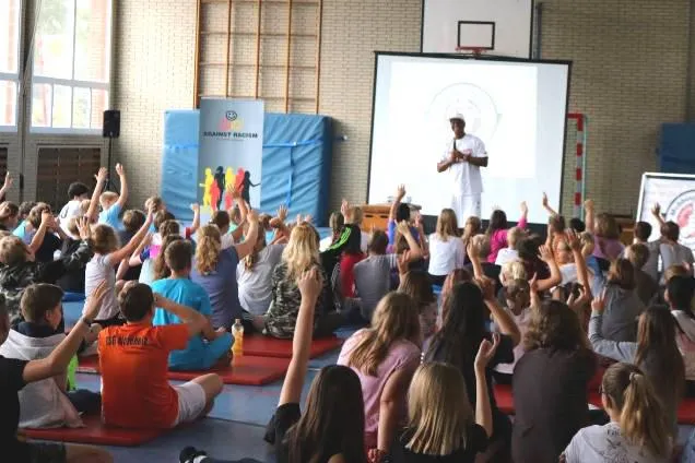 Bild: 2schneidig@school begeistert Gesamtschüler