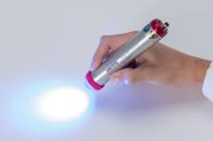 Bild: Kleben in „Lichtgeschwindigkeit”