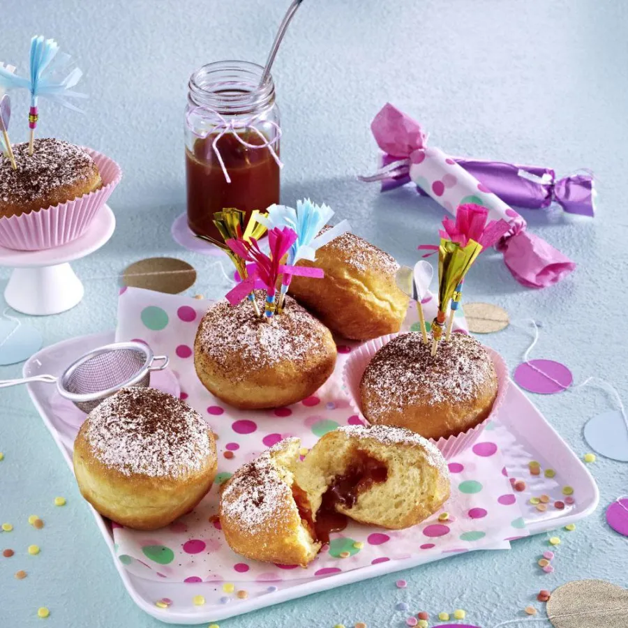 Cappuccino Krapfen mit Maintal Hagebutten-Konfitüre extra