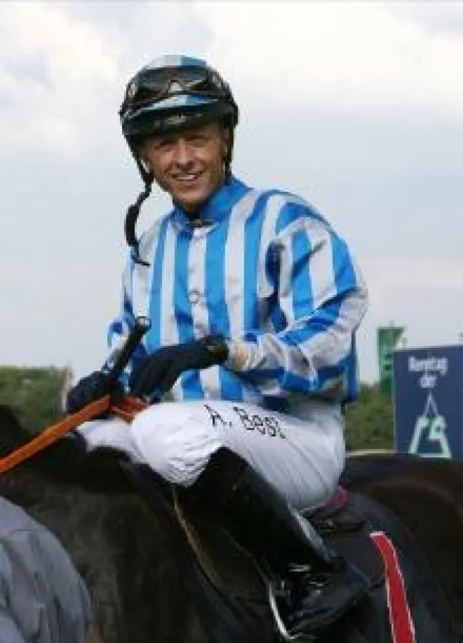 André Best wird die Stute Naomia aus dem Gestüt Röttgen reiten  Foto: O. Vosshage