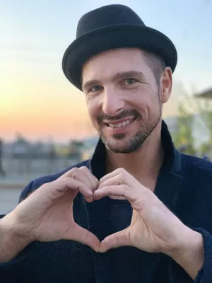 Bild: Shopping-Sonntag mit dem gehörlosen TV-Star Benjamin Piwko im Alstertal-Einkaufszentrum Hamburg
