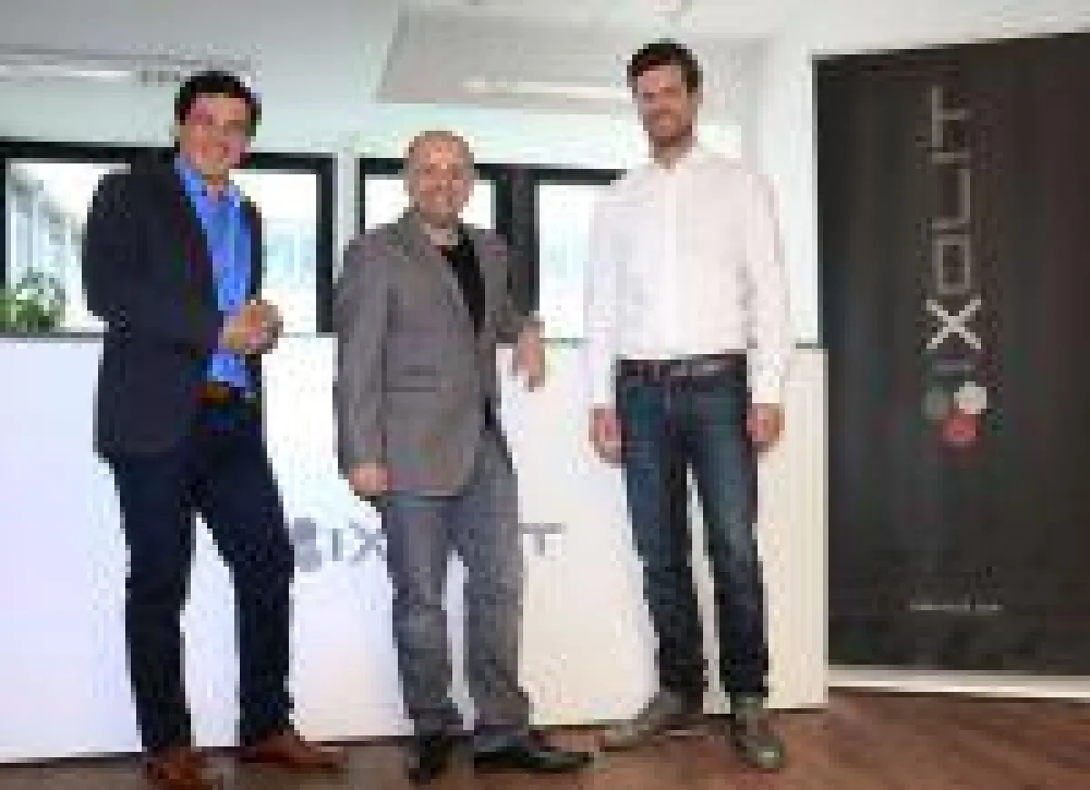 v.l.: b4payment CEO Viktor Brenner mit IXOLIT-Chef und Investor Rene Siegl sowie Franz Guttenberger, COO b4payment. © IXOLIT