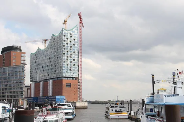 Bild: Elbphilharmonie Hamburg erhält Akustik-Kühldecke mit BEKA Kapillarrohrmatten