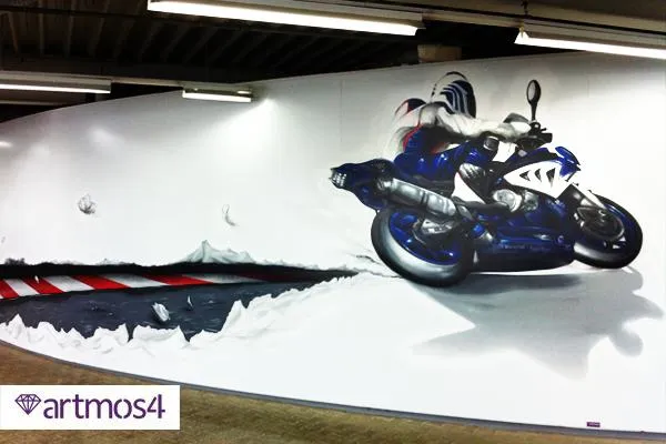 Bild: Neue Wandgestaltung sorgt für mehr Motorradfeeling in der BMW Niederlassung Bonn