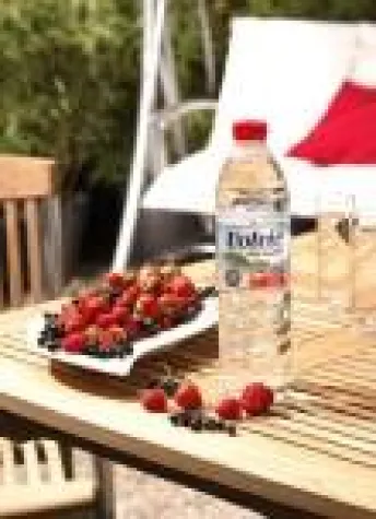 Der Sommer wird beerig – mit dem neuen Volvic Rote Früchte Bild: Der Sommer wird beerig – mit dem neuen Volvic Rote Früchte