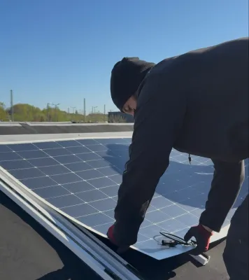 Bild: Osnatech.Solar und Polyshine Solar unterzeichnen strategische Partnerschaft für leichte Solarlösungen