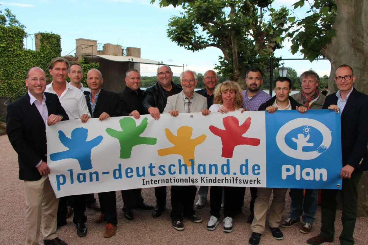 Piepenbrocker engagieren sich gemeinsam für Kinder in Laos. (c) Piepenbrock