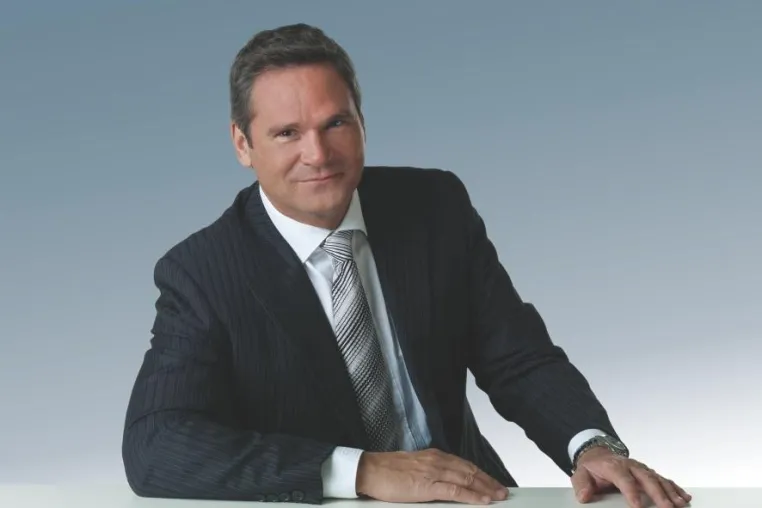 Bild: Finanzexperte Gerald Feig referiert über krisensichere Kapitalanlagen
