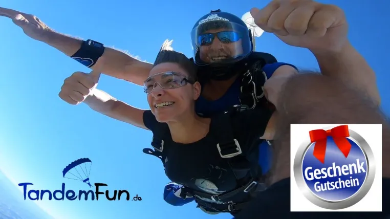 Fallschirmspringen Tandemfun präsentiert exklusiven Fallschirmsprung Geschenkgutschein Bild: Fallschirmspringen Tandemfun präsentiert exklusiven Fallschirmsprung Geschenkgutschein