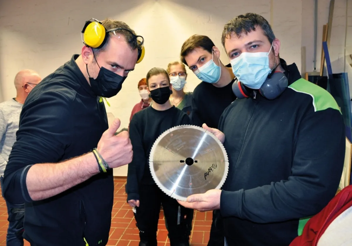 Meisterkurs Modul Kunststofftechnik (© Hansen Werbetechnik GmbH)