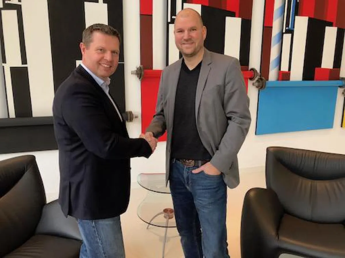 Verbindung von Tradition und Moderne: Ralf Schmidt (rechts) von marks3-zet und Thomas Meurers vom RG