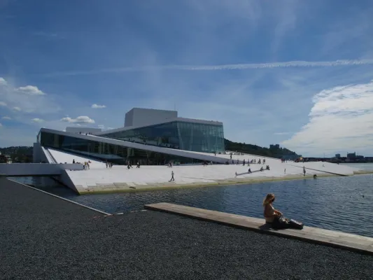Bild: Mit dem Schiff in die Oper