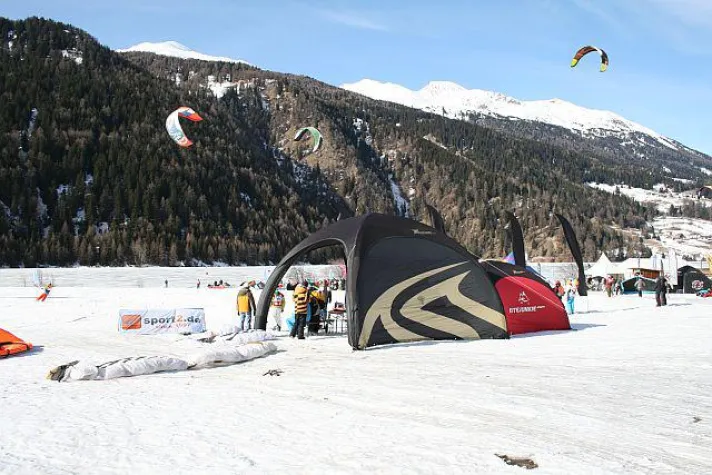 Bild: Snowkite Open 2015 am Reschensee