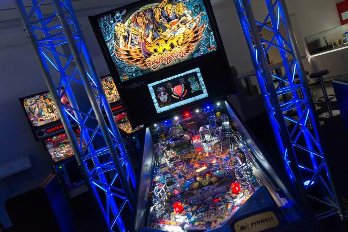 Der Erste in Europa: Aerosmith Pro im Showroom von PINBALL UNIVERSE