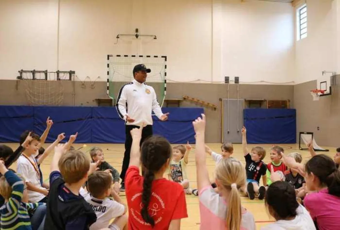 Weihnachtsfußball mit der Dynamic Soccer School, hier mit Martin Rietsch