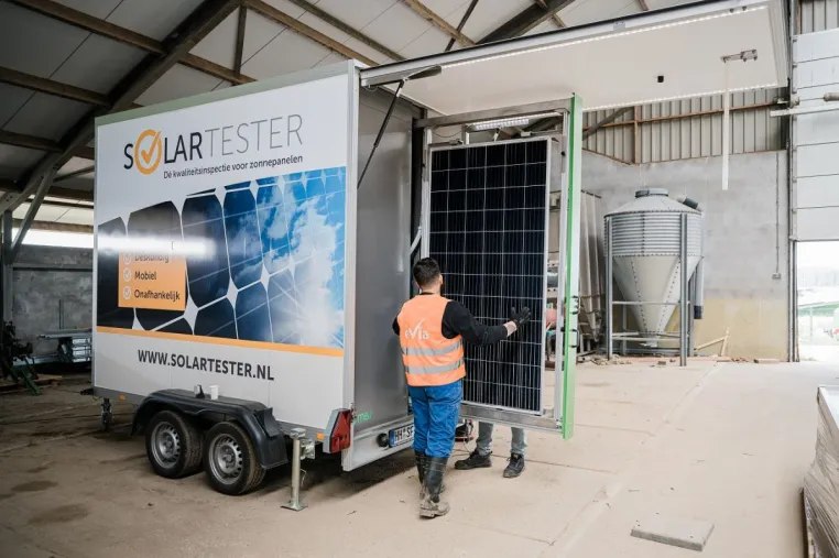 Bild: Panel-Qualitätskontrolle von SolarTester optimiert Stromeffizienz von Solarparks