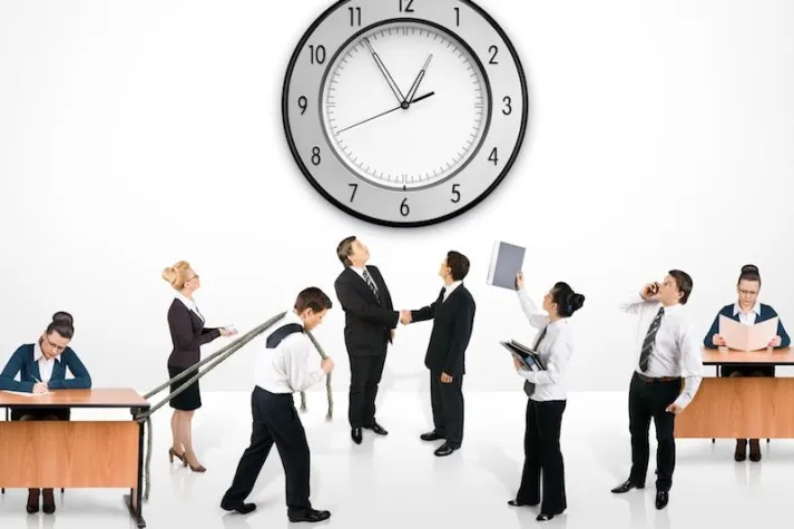 Bild: ZEIT FÜRS FERNSTUDIUM – mit dem richtigen Zeitmanagement