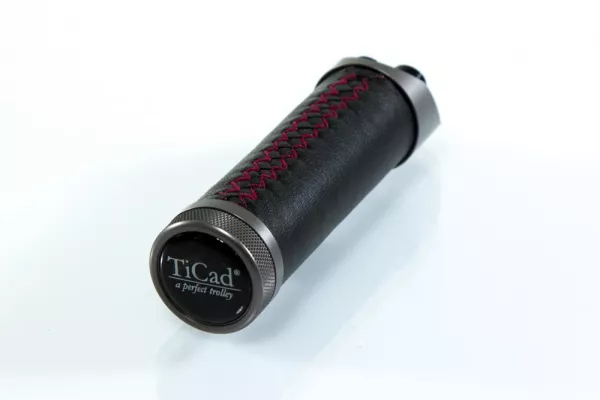 Bild: Das perfekte Gadget für mehr Komfort auf dem Golfplatz: die neue TiCad Funkfernbedienung