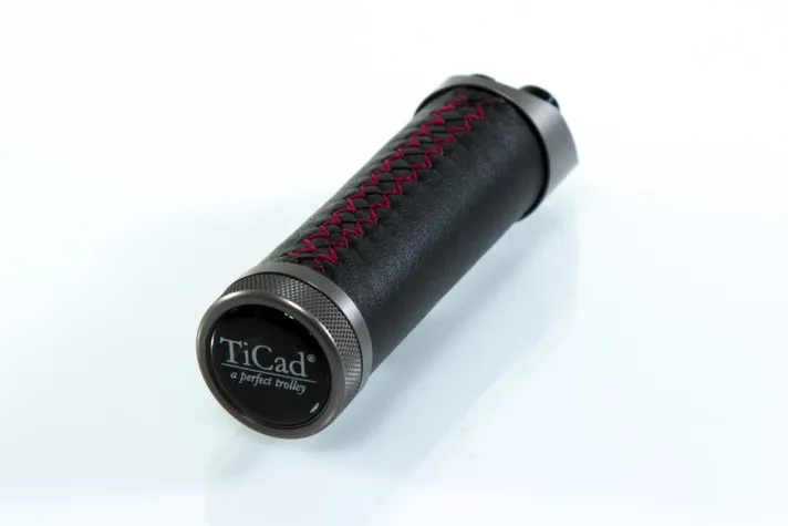 Bild: Das perfekte Gadget für mehr Komfort auf dem Golfplatz: die neue TiCad Funkfernbedienung