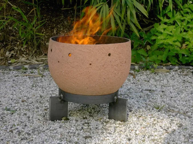 Bild: Ein Gartenofen sorgt für Gemütlichkeit im Freien