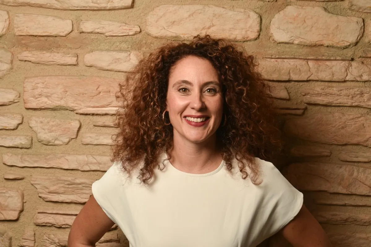 Nancy Hanisch, Autorin von