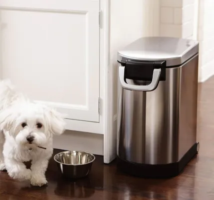 Bild: Frisch und stilvoll aufbewahrt: der Tierfutterbehälter von simplehuman