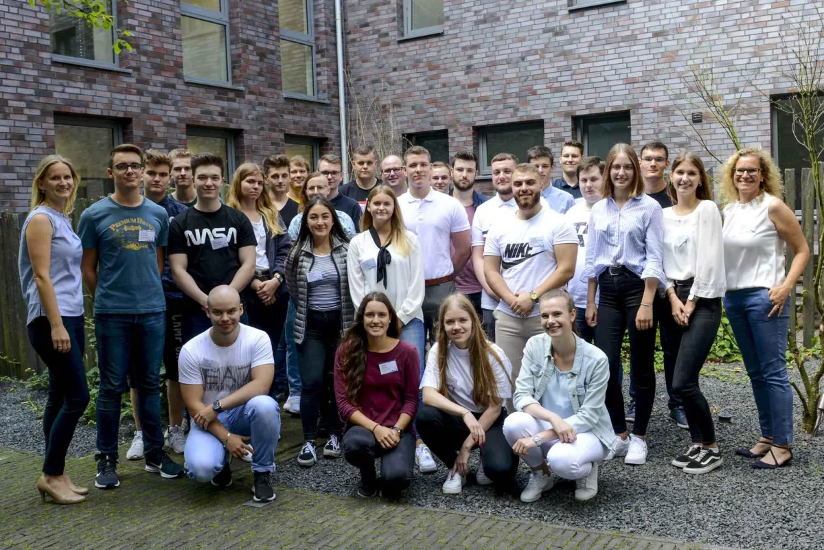 29 Auszubildende starten in diesem Jahr ihre Karriere bei der L.I.T. Gruppe. (Foto: L.I.T.)