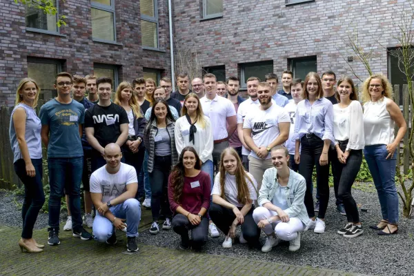 Bild: Ausbildungsrekord: L.I.T. Gruppe heißt 29 Berufseinsteiger willkommen