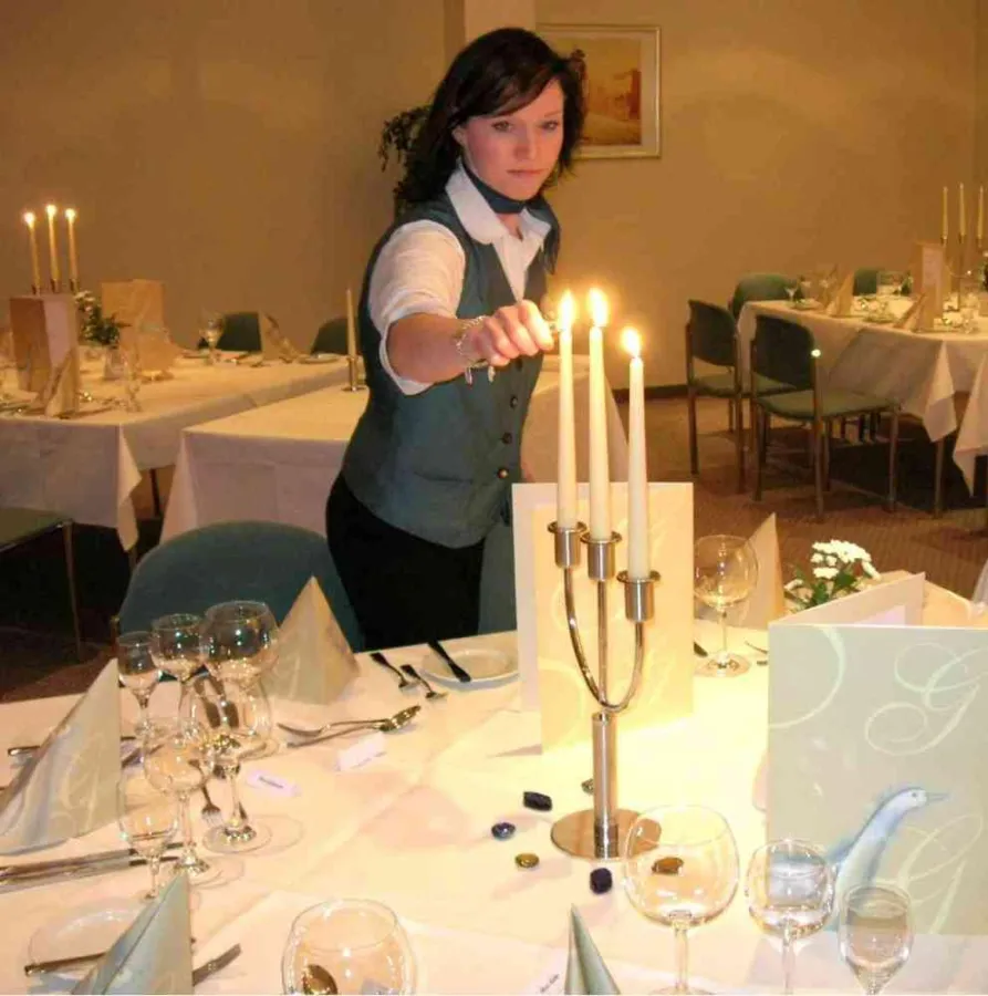 Nicole Näser, Restaurantfachfrau im Restaurant „Movie“ des Holiday Inn Berlin-Mitte