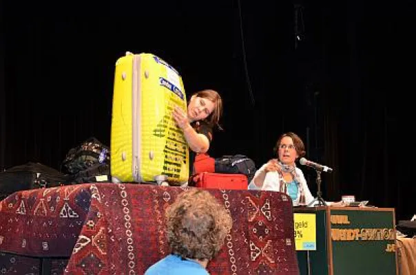 Bild: Auktion für den guten Zweck: Condor versteigert verlorenes Gepäck