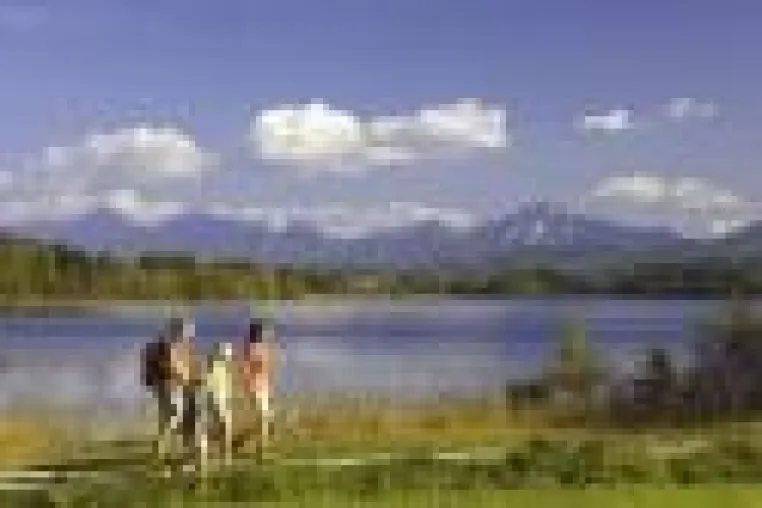 Die Renaissance der Sommerfrische: Mit Picknickkorb und Strohhut durchs Blaue Land Bild: Die Renaissance der Sommerfrische: Mit Picknickkorb und Strohhut durchs Blaue Land