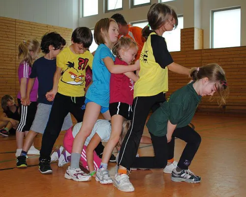 Bild: 180 Grundschüler der Sandfeldschule Gießen feiern olympisches Sportfest