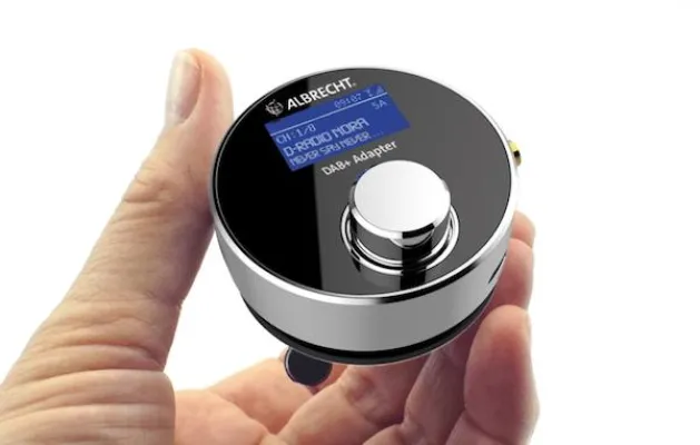 Bild: Albrecht DR 54: Mini DAB+ Adapter für Auto und Zuhause