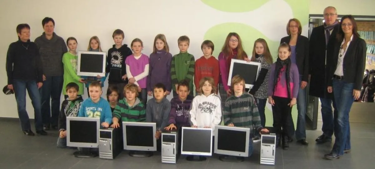 Die Schüler freuen sich über die Spende