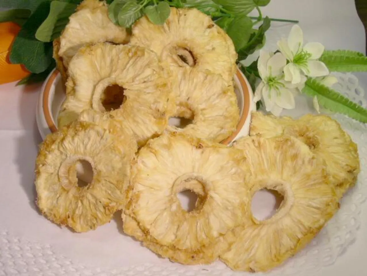 Getrocknete Ananasringe
