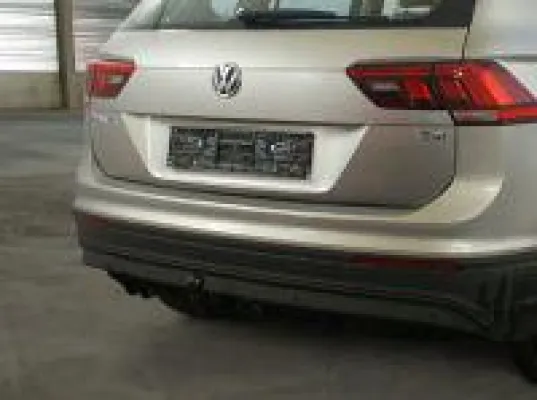 Bild: vertikal abnehmbare Anhängerkupplung für den VW Tiguan bei www.ahk-preisbrecher.de mit Video