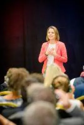 Bild: Kölner Unternehmerin wird Weltrekordhalterin im Internationalen Speaker Slam