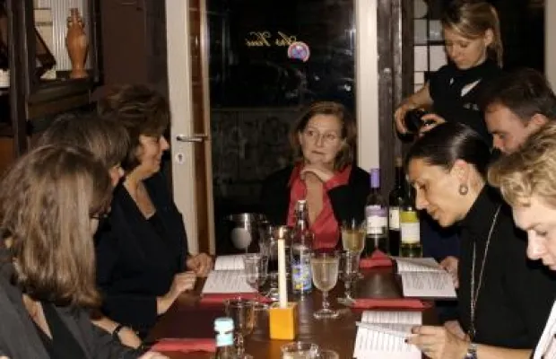 Bild: Heiteres Fondue-Hopping der Genießerzeit-Community im Ars Vini Berlin