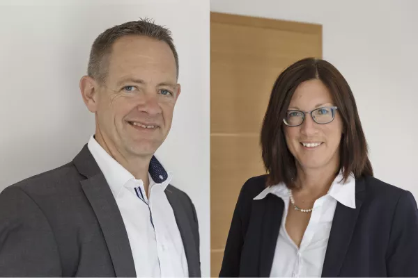 Zwei Top-Ten-Platzierungen für Ehepaar Kühn aus Westerstede im Wettbewerb „Finanzberater des Jahres 2025“  Bild: Zwei Top-Ten-Platzierungen für Ehepaar Kühn aus Westerstede im Wettbewerb „Finanzberater des Jahres 2025“