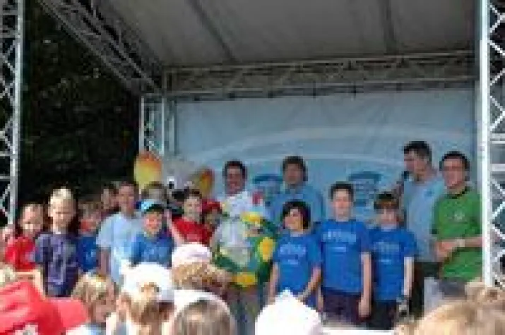 Bild: Mit Spaß Fußball spielen Schulfußballtag des Badischen Fußballverbandes mit Erhard Sport