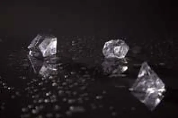 Bild: Noch härter, noch kratzfester, noch belastbarer – Duropal mit neuer Oberflächenqualität auf der Interzum